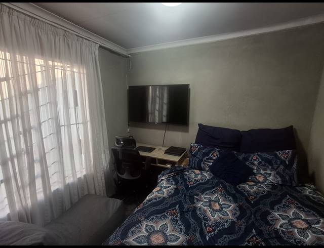 2 BEDROOM FREEHOLD FOR SALE IN CLAYVILLE